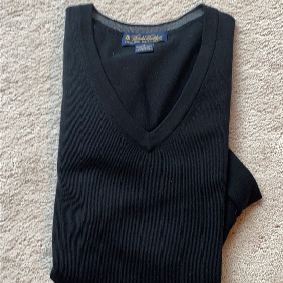Brooks Brothers black wool V-necksweater